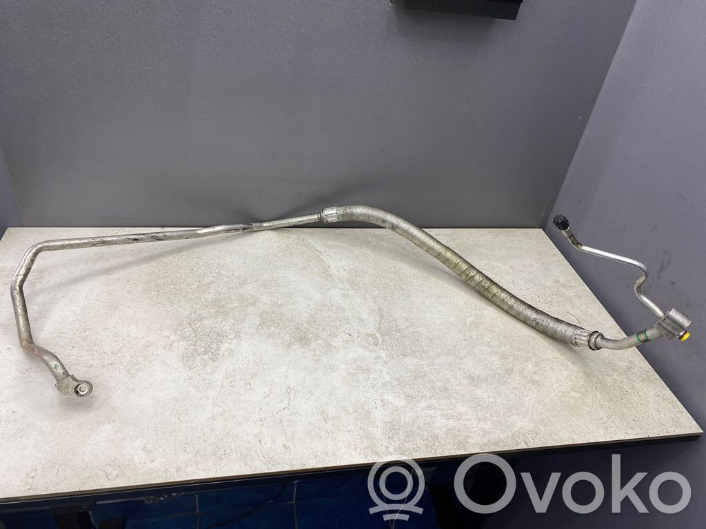 BMW 3 E46 Ilmastointilaitteen putki (A/C) 