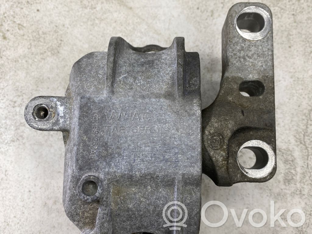 Volkswagen Golf V Engine mount bracket 