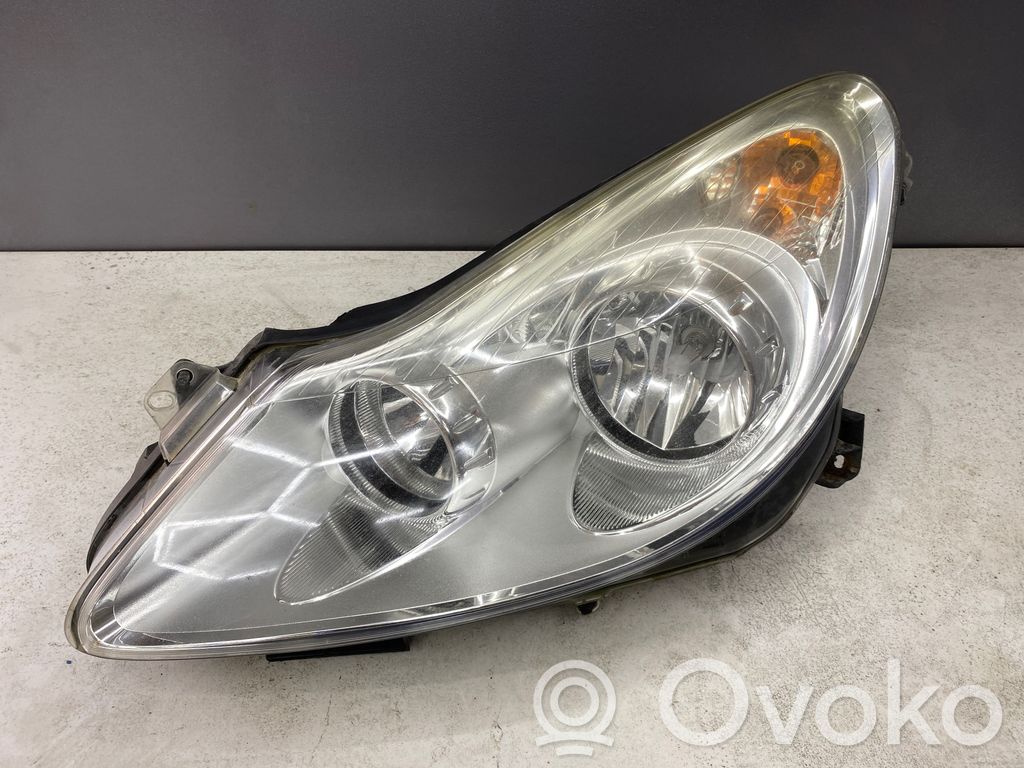 Opel Corsa D Lampa przednia 