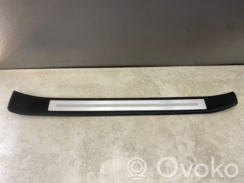 Audi A4 S4 B7 8E 8H Listwa progowa przednia 