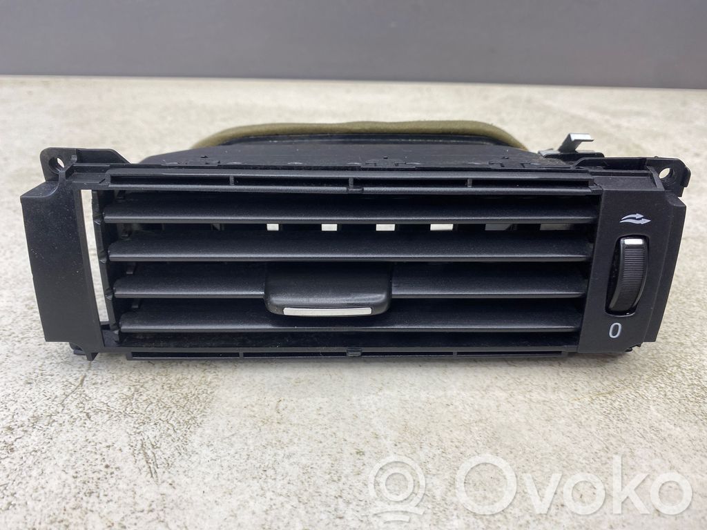 Volvo V70 Boczna kratka nawiewu deski rozdzielczej 