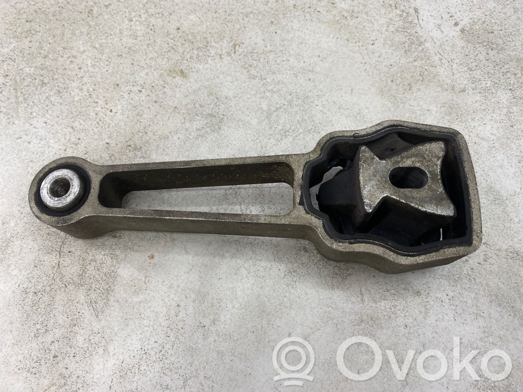 Volvo V70 Engine mount bracket 