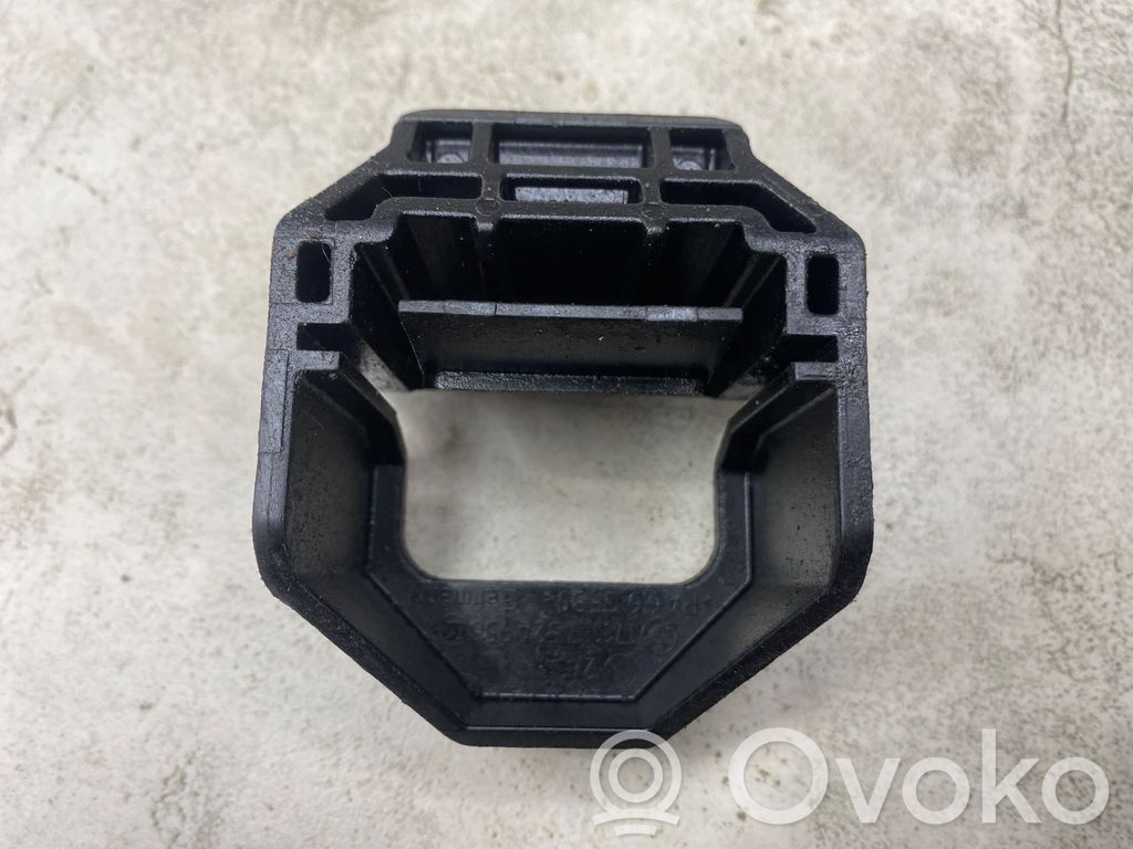 BMW 3 E90 E91 Radiator mount bracket 