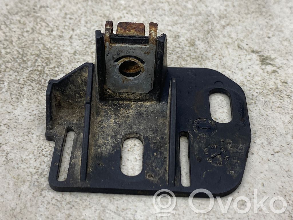 BMW 3 E90 E91 Front bumper mounting bracket 