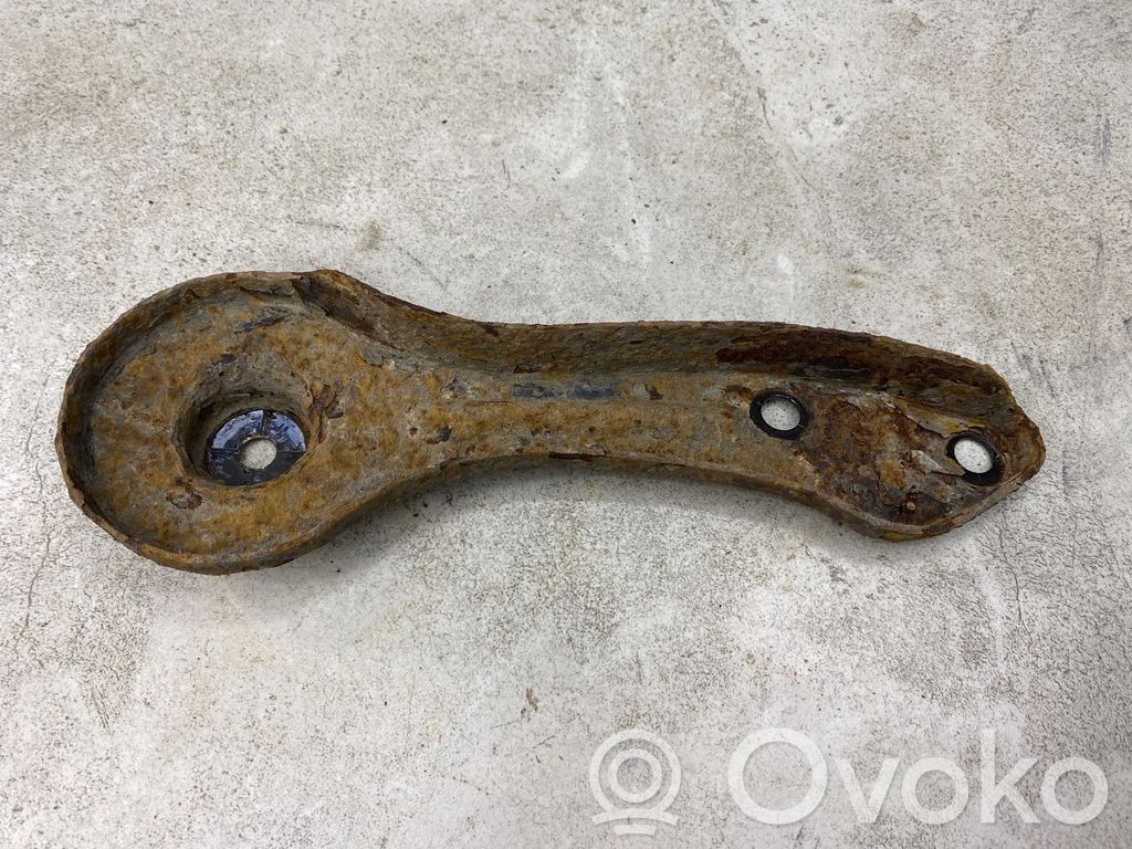 BMW 3 E90 E91 Cits aizmugures šasijas elements 