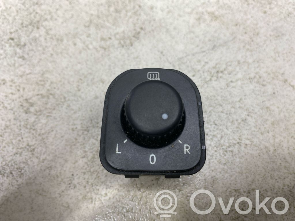 Volkswagen PASSAT B6 Comutator oglinzi laterale 