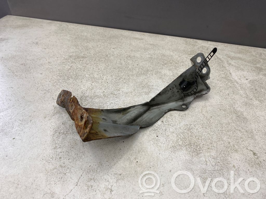 Audi A4 S4 B7 8E 8H Fender mounting bracket 