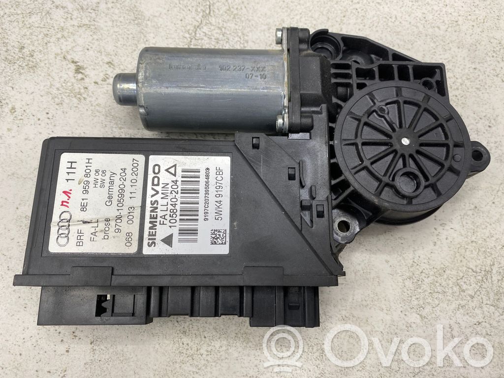 Audi A4 S4 B7 8E 8H Silnik regulatora szyby drzwi przednich 