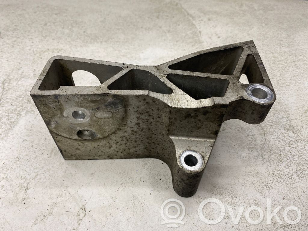 Engine mounting bracket   31262325