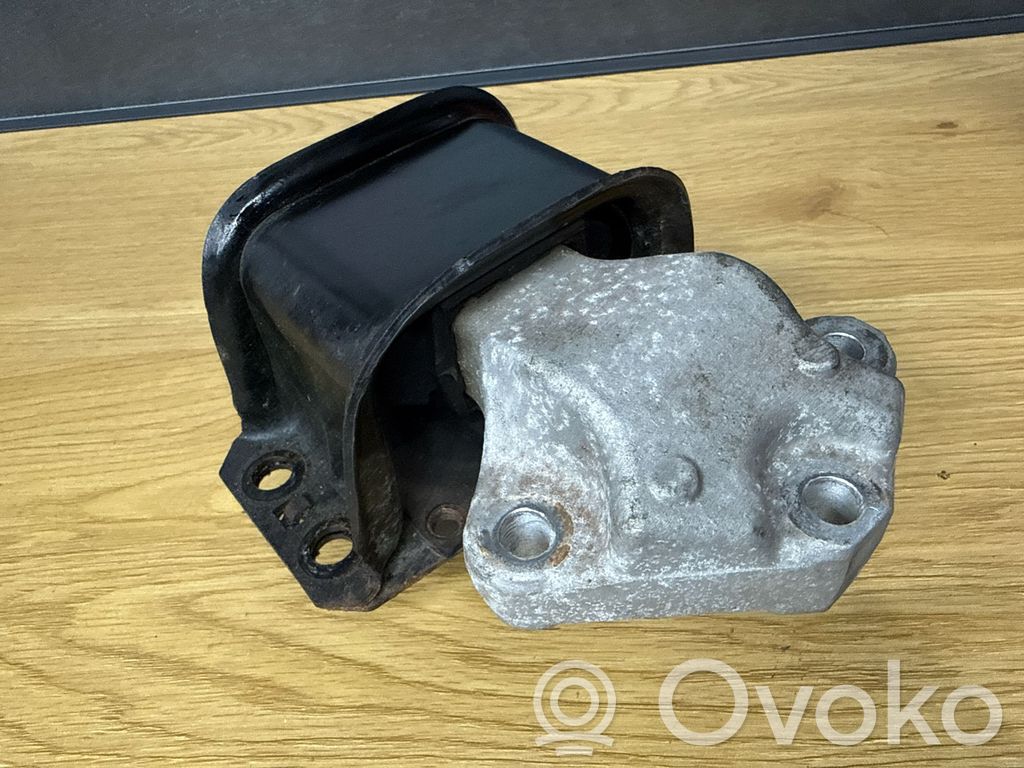Peugeot Partner Engine mount bracket 