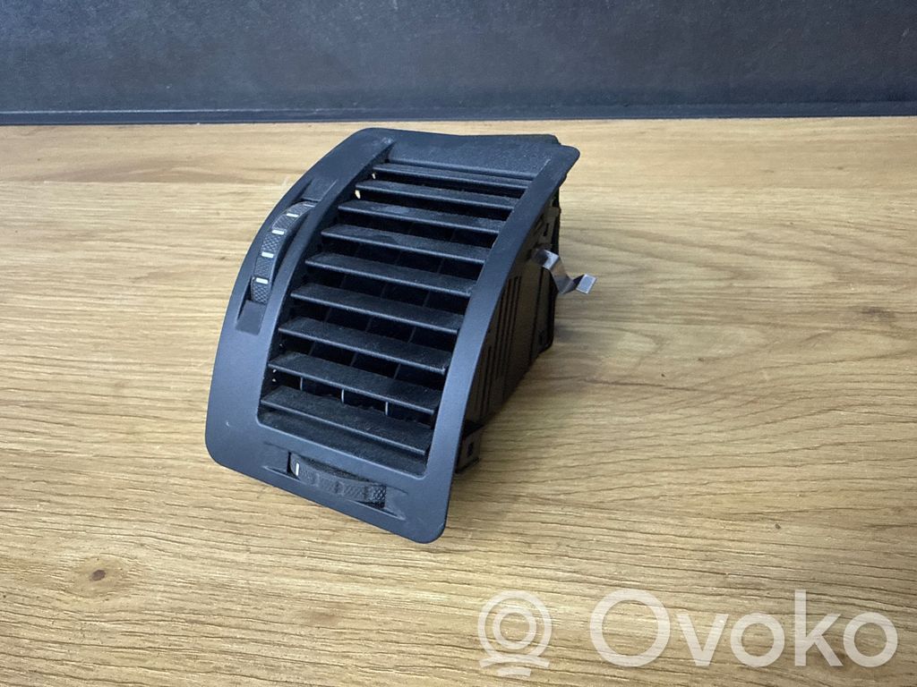 Skoda Octavia Mk2 (1Z) Boczna kratka nawiewu deski rozdzielczej 