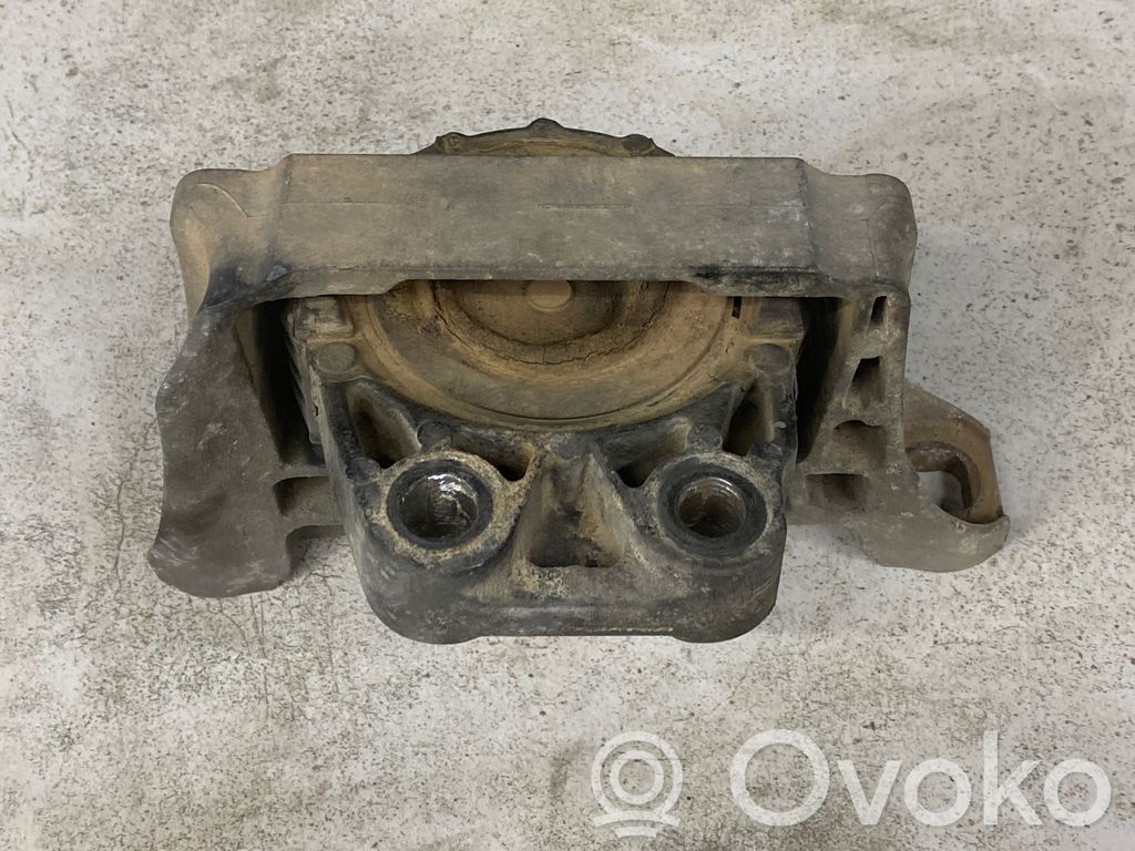 Volvo V50 Engine mount bracket 