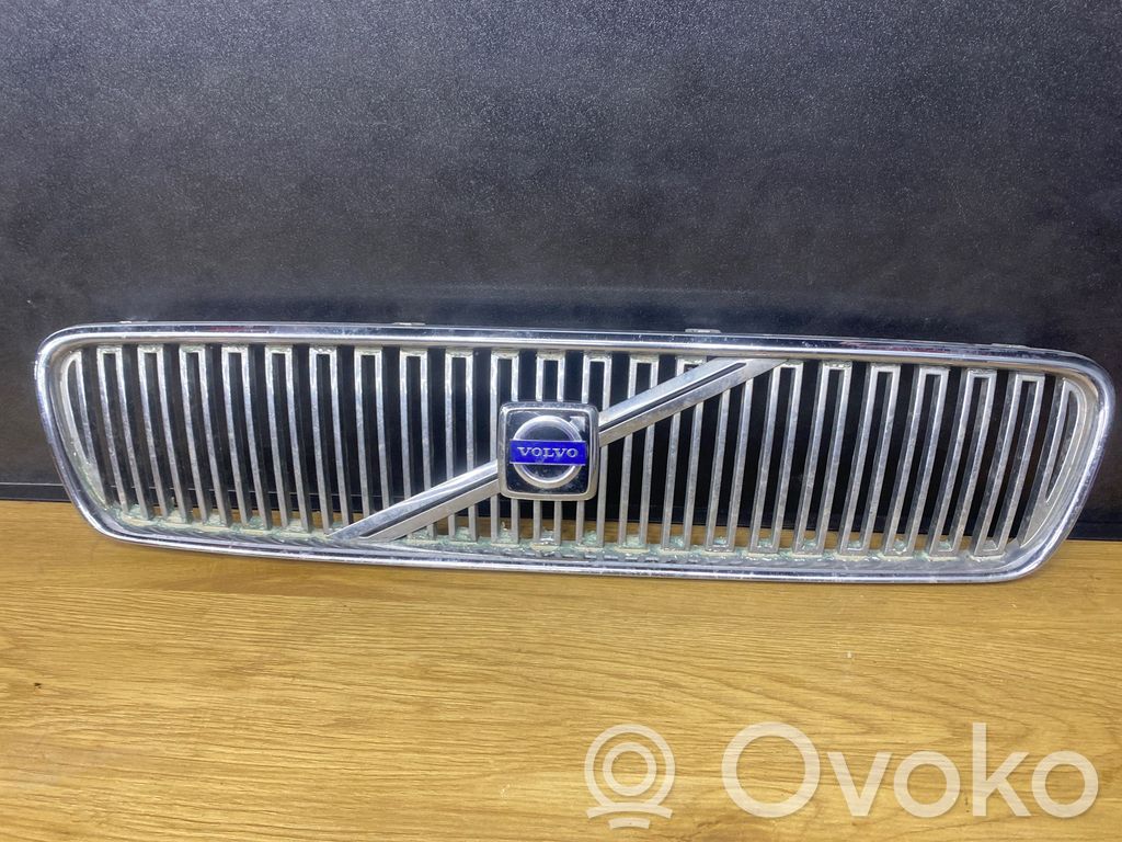 Volvo V50 Grotelės priekinės 