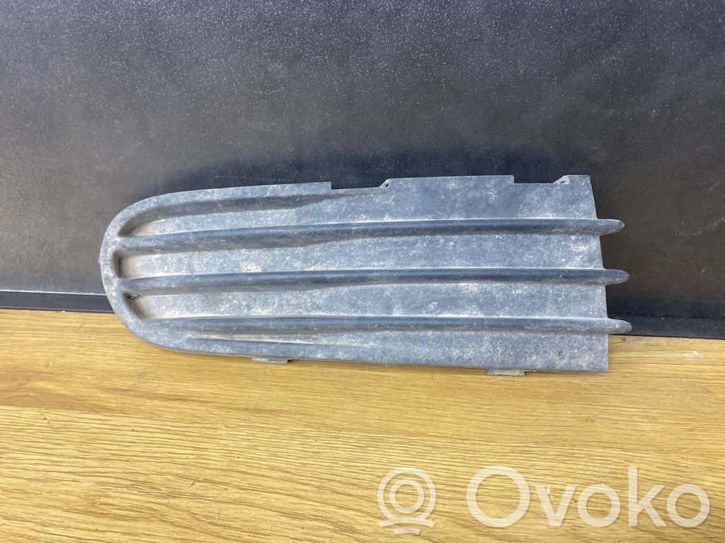 Volvo V50 Front bumper lower grill 