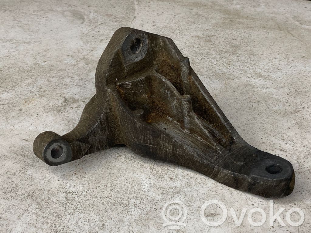 Volvo V50 Gearbox mounting bracket 