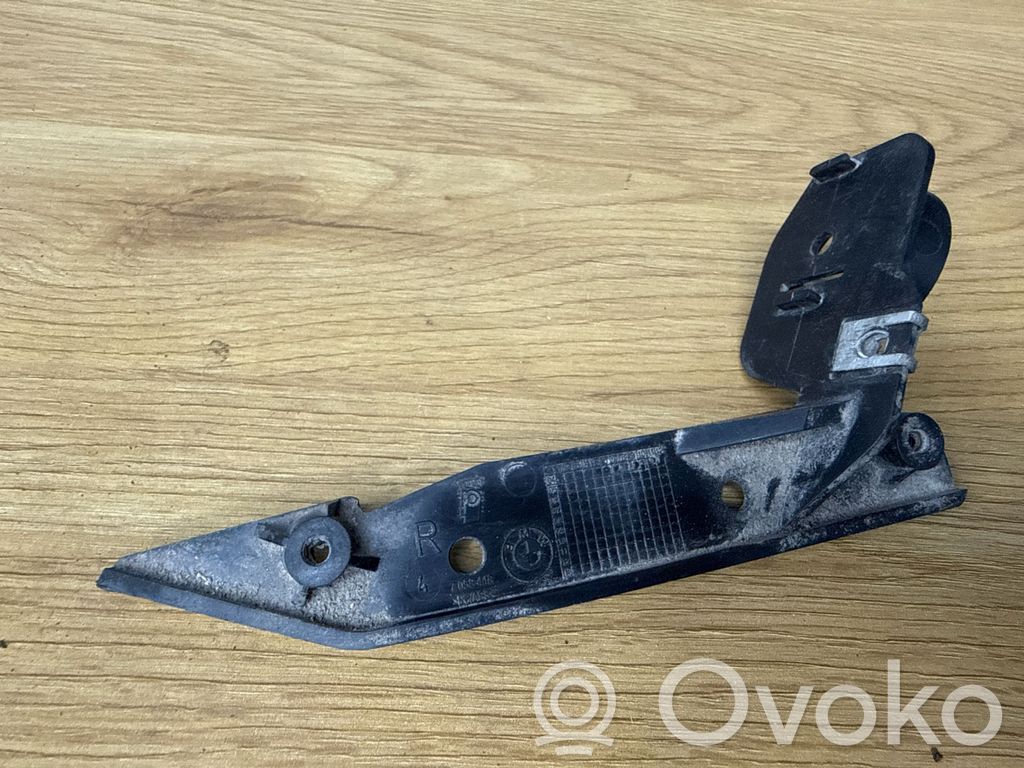Headlight/headlamp mounting bracket   7058448