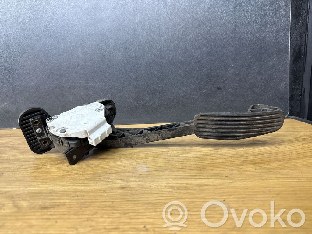 Volvo V70 Pedał gazu / przyspieszenia 