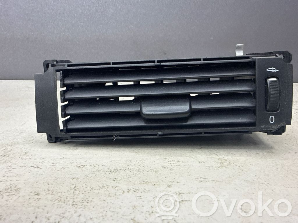 Volvo V70 Boczna kratka nawiewu deski rozdzielczej 