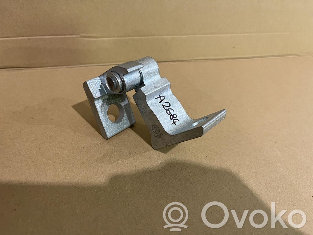 Zawiasy drzwi przednich   8K0831401S