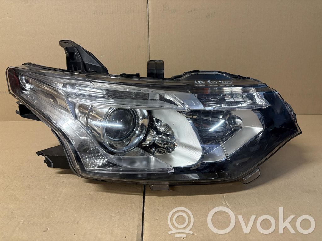 Mitsubishi Outlander Lampa przednia 