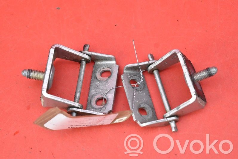 Ford Fiesta Tailgate/trunk/boot hinge 