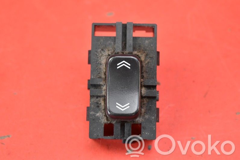 Cadillac CTS Electric window control switch 