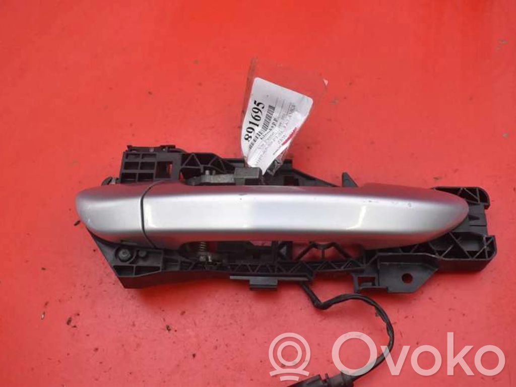 Volkswagen PASSAT CC Manecilla externa puerta delantera 