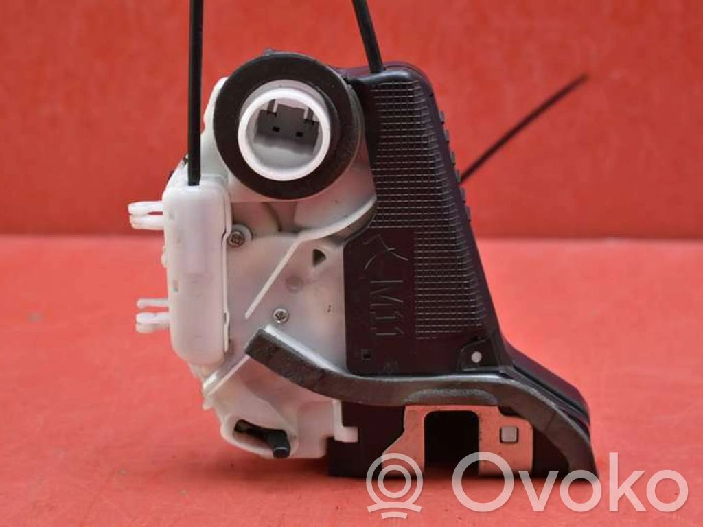 Toyota Yaris Zamek drzwi tylnych 
