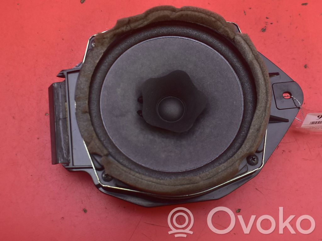 Chevrolet HHR Subwoofer 