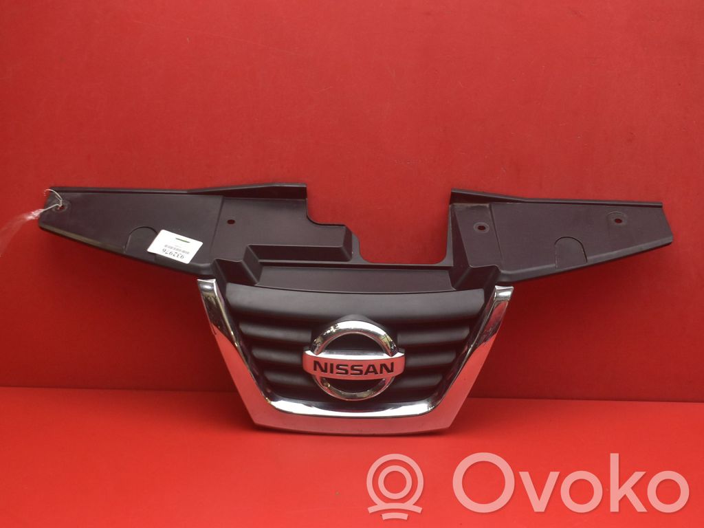 Nissan Juke I F15 Griglia anteriore 