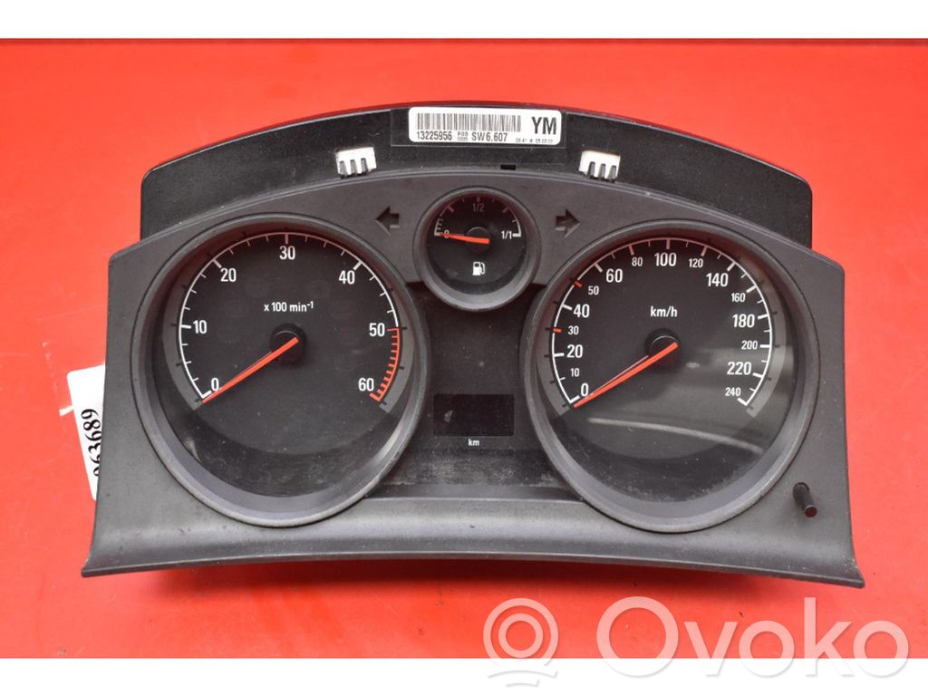 Opel Astra H Nopeusmittari (mittaristo) 