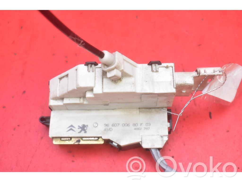 Citroen C4 I Picasso Front door lock 