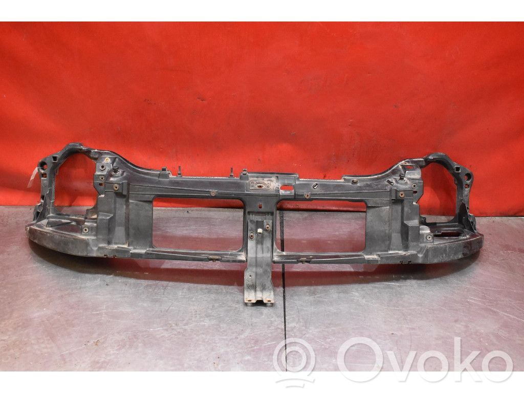 Pièce de carrosserie avant