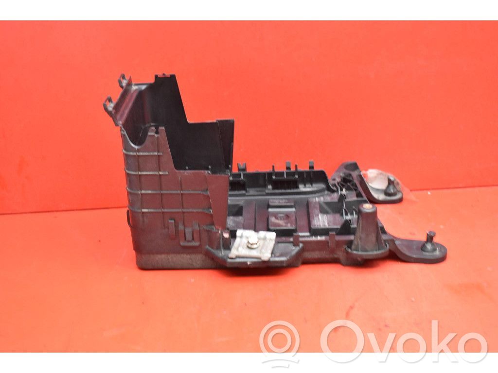 Volkswagen PASSAT CC Support boîte de batterie