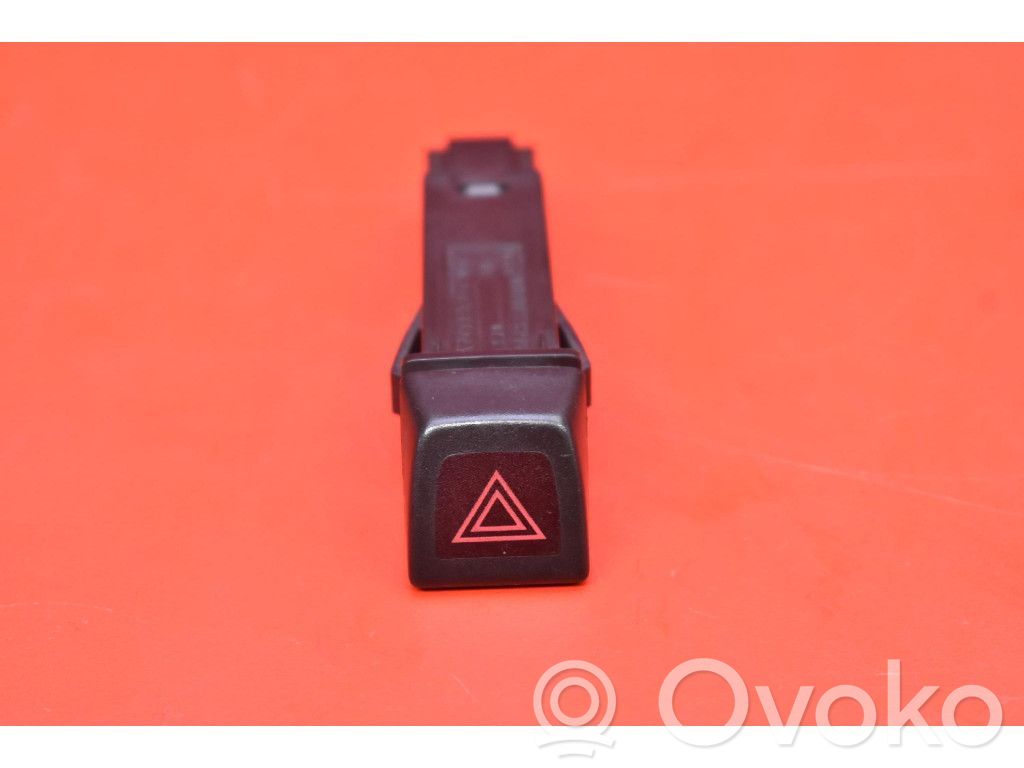 Volvo XC60 Interruttore luci di emergenza
