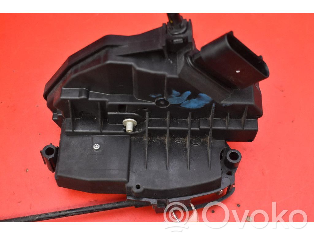 Ford Focus Priekšpusē slēdzene 
