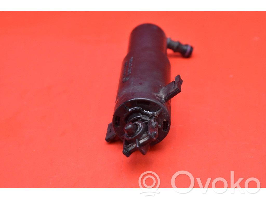 BMW 7 F01 F02 F03 F04 Windshield washer spray nozzle 