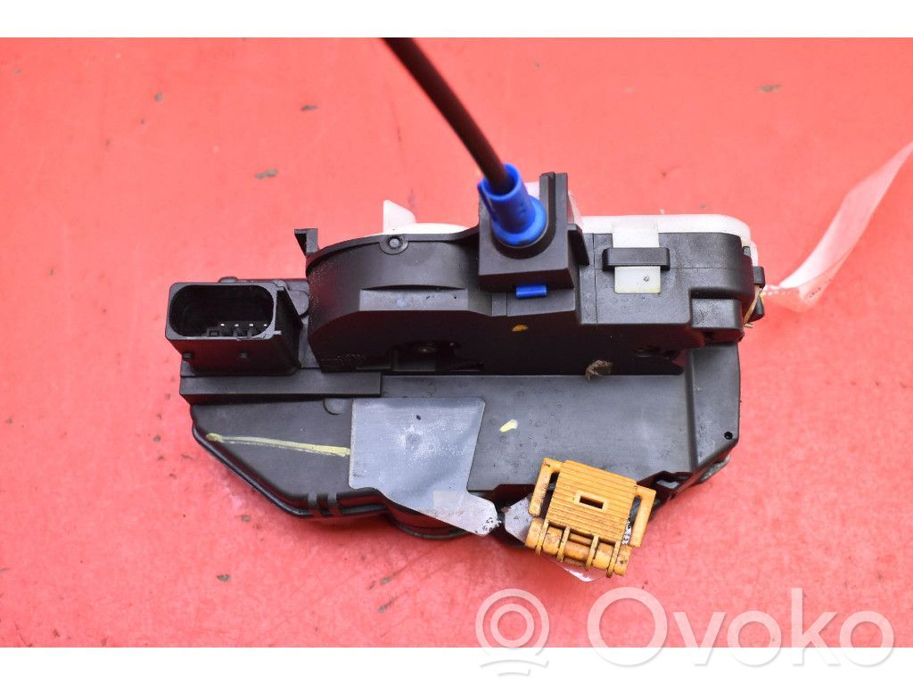 Opel Astra J Front door lock 