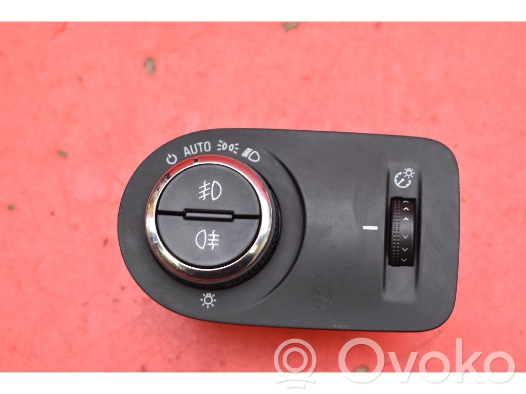 Opel Zafira C Light switch 