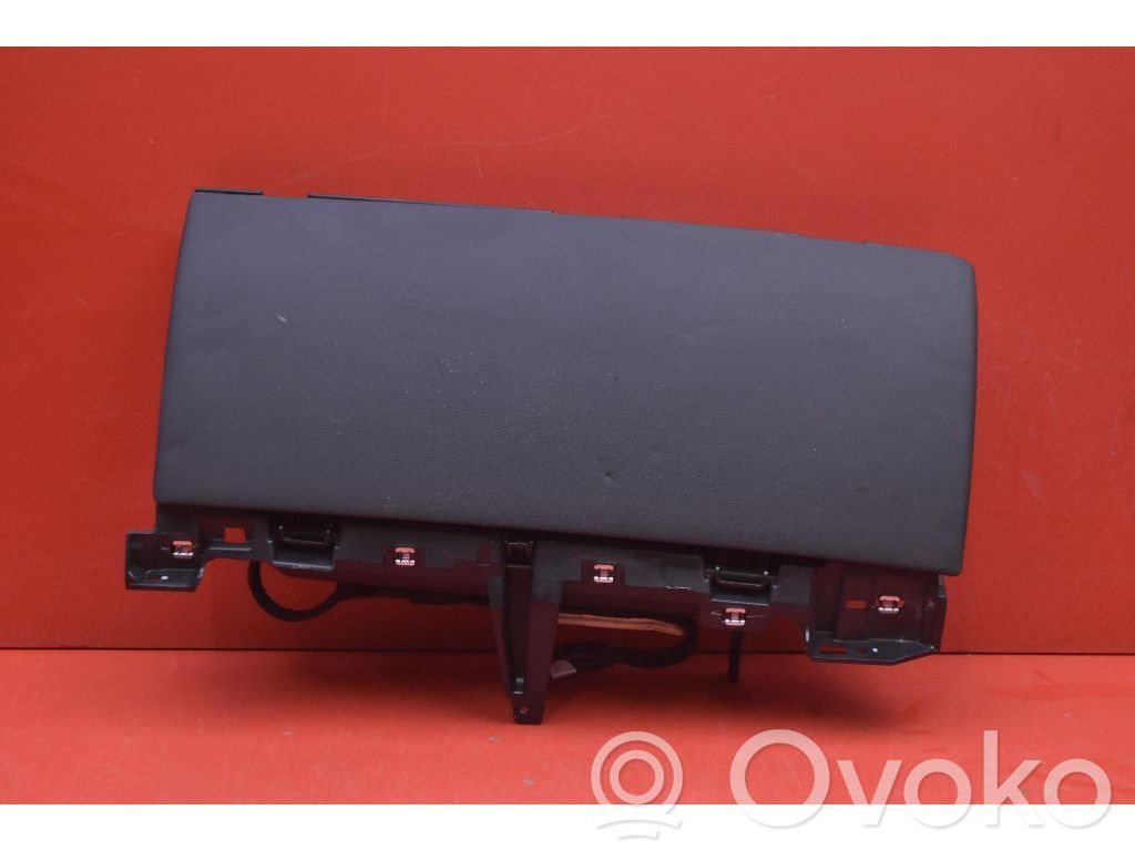 Tesla Model Y Handschuhfach 