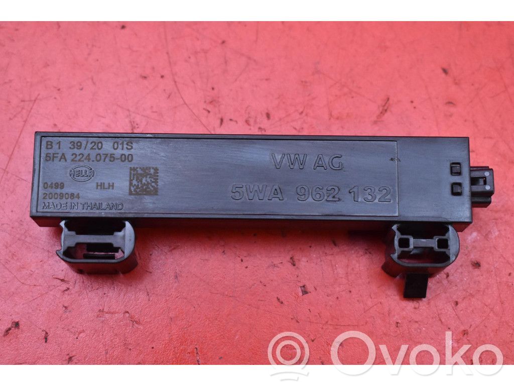 Skoda Octavia 985 GPS-pystyantenni 