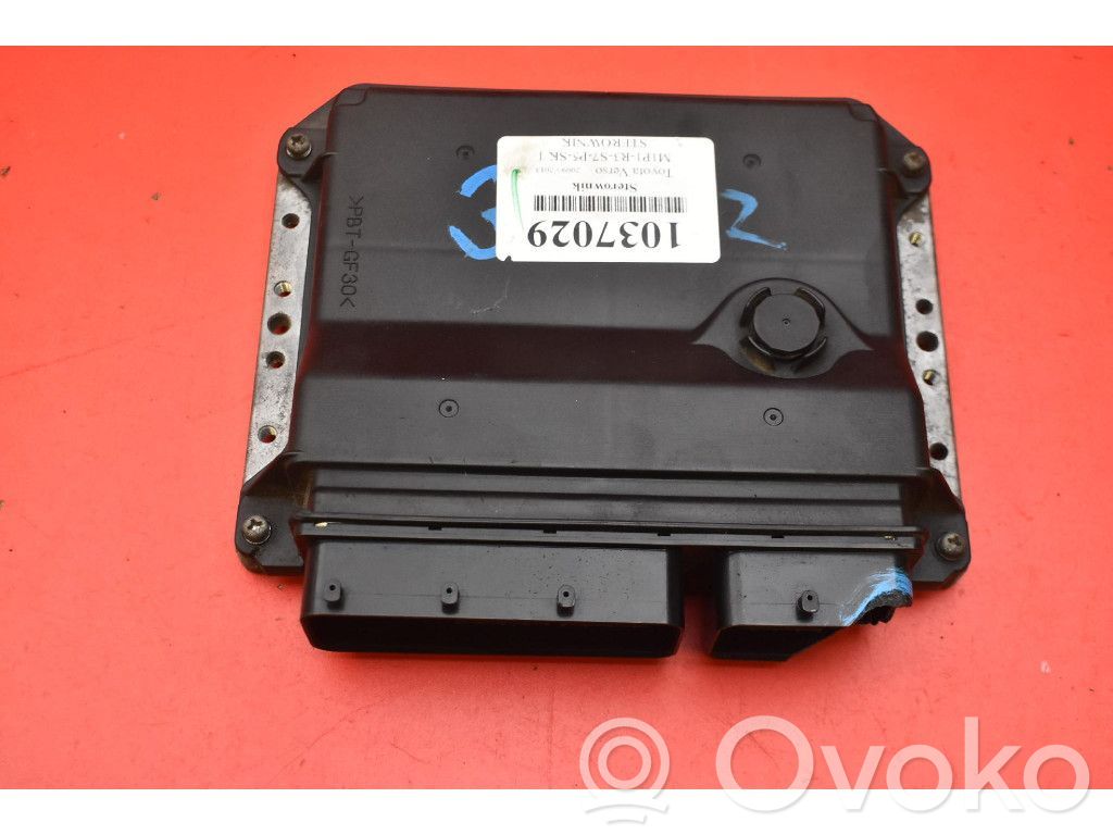 Toyota Avensis Verso Engine control unit/module ECU 