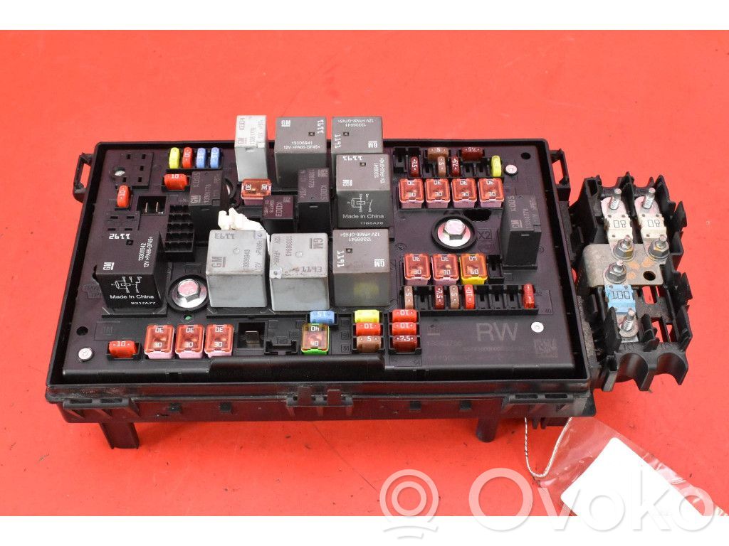 Opel Astra J Drošinātāju kaste (komplekts) 