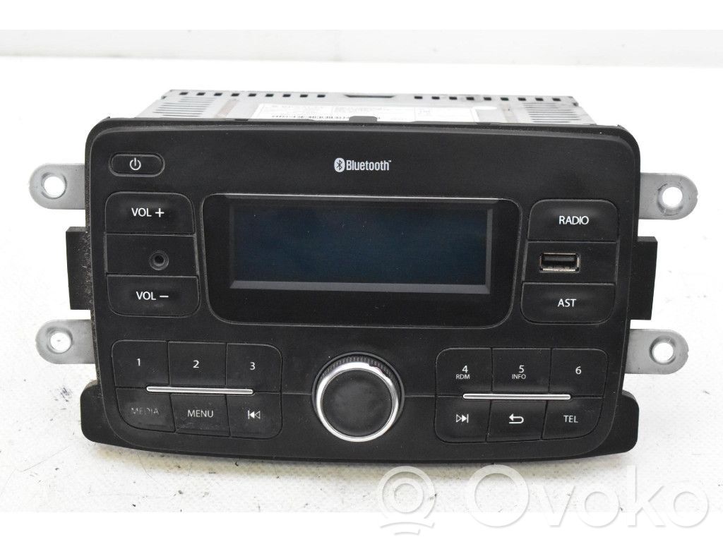 Panel / Radioodtwarzacz CD/DVD/GPS   281156864R,281156864R