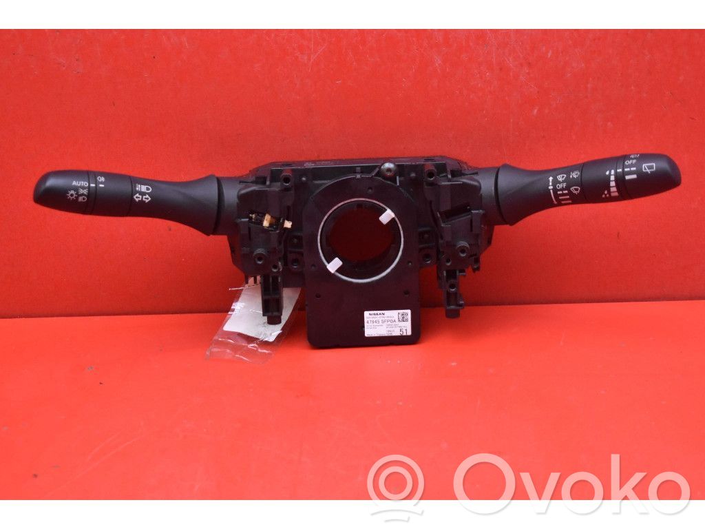 Nissan Micra C+C Autres commutateurs / boutons / leviers 