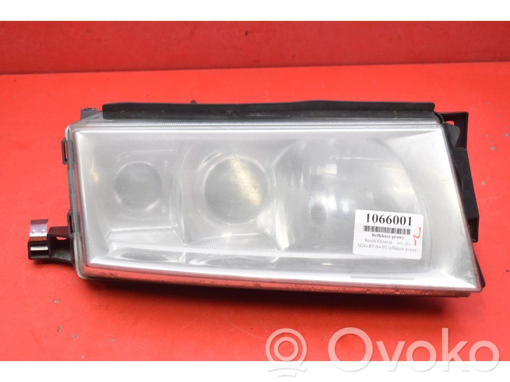 Skoda Octavia Mk1 (1U) Lampa przednia 