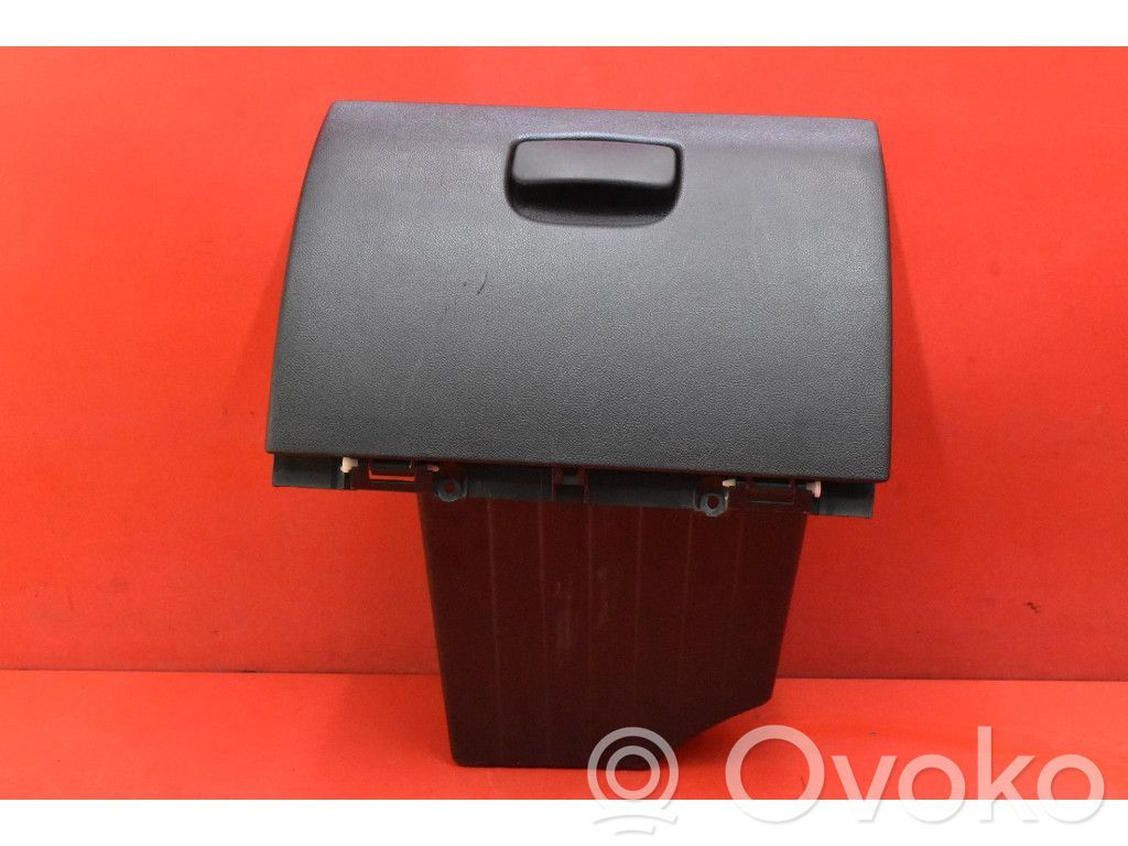Glove box