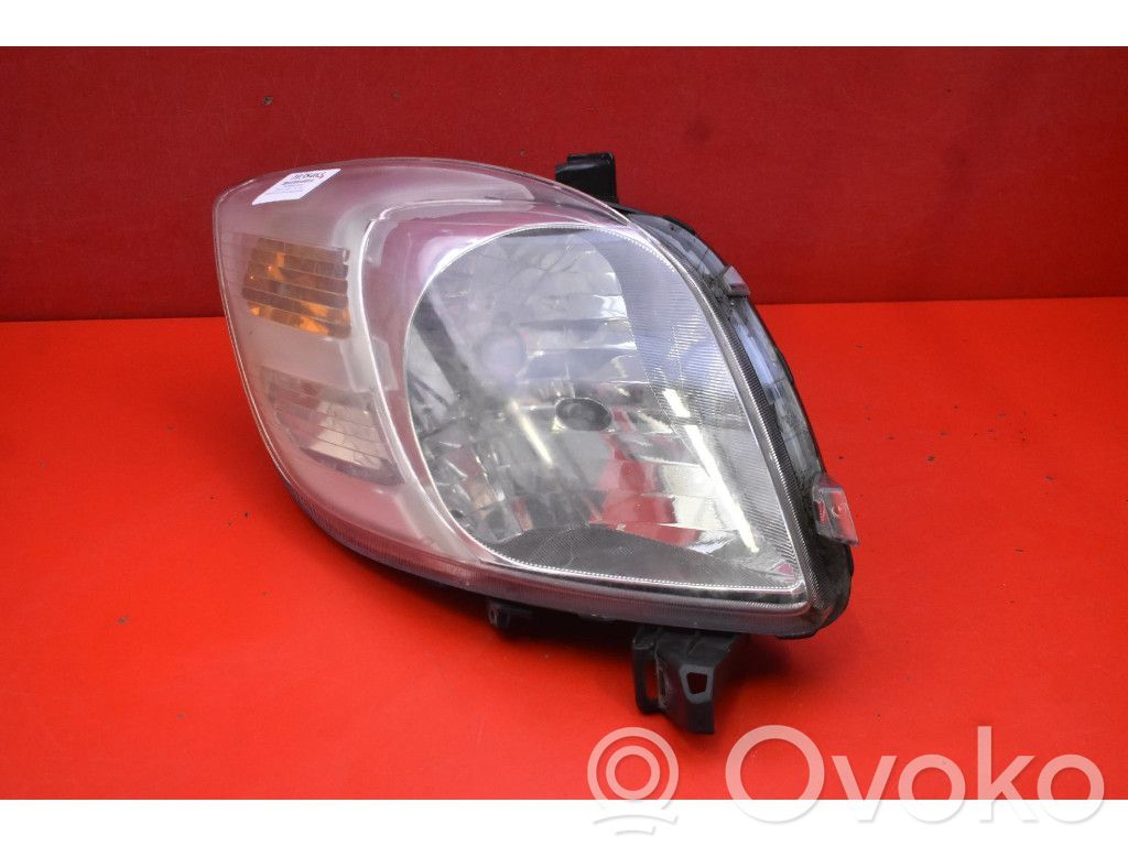 Toyota Yaris Lampa przednia 