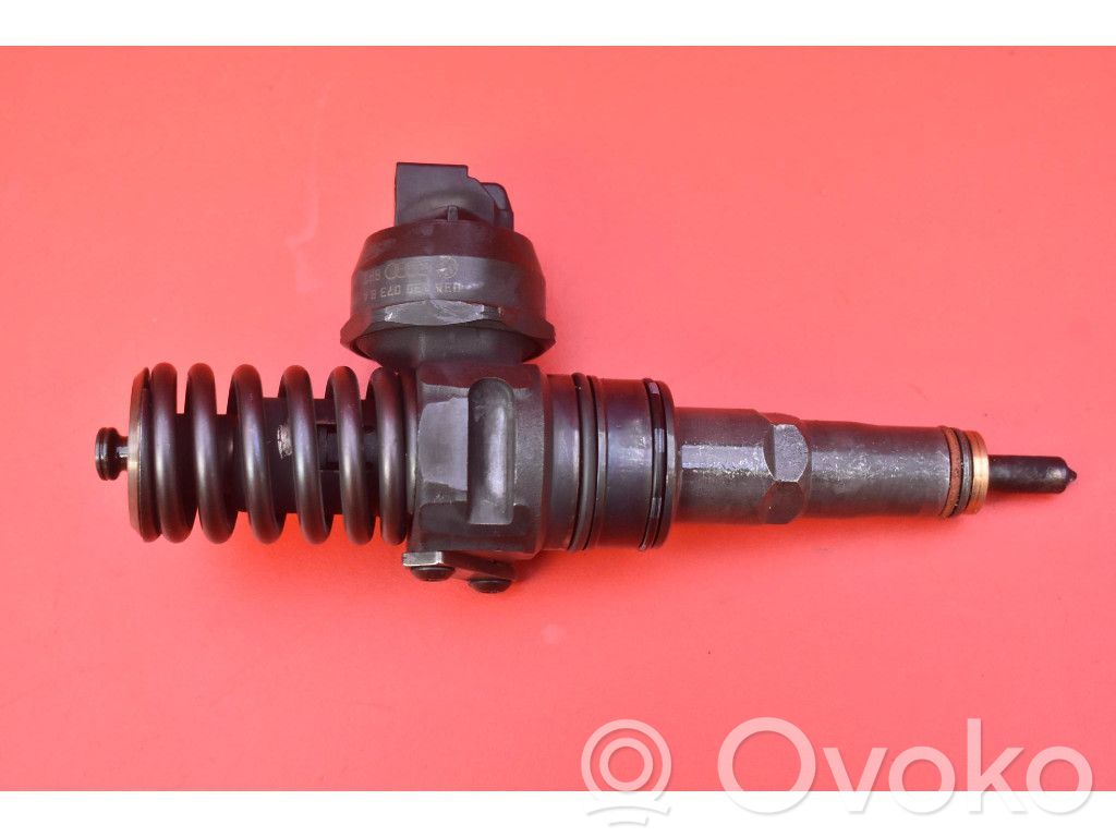 Inyector de combustible   038130073BA,038130073BA
