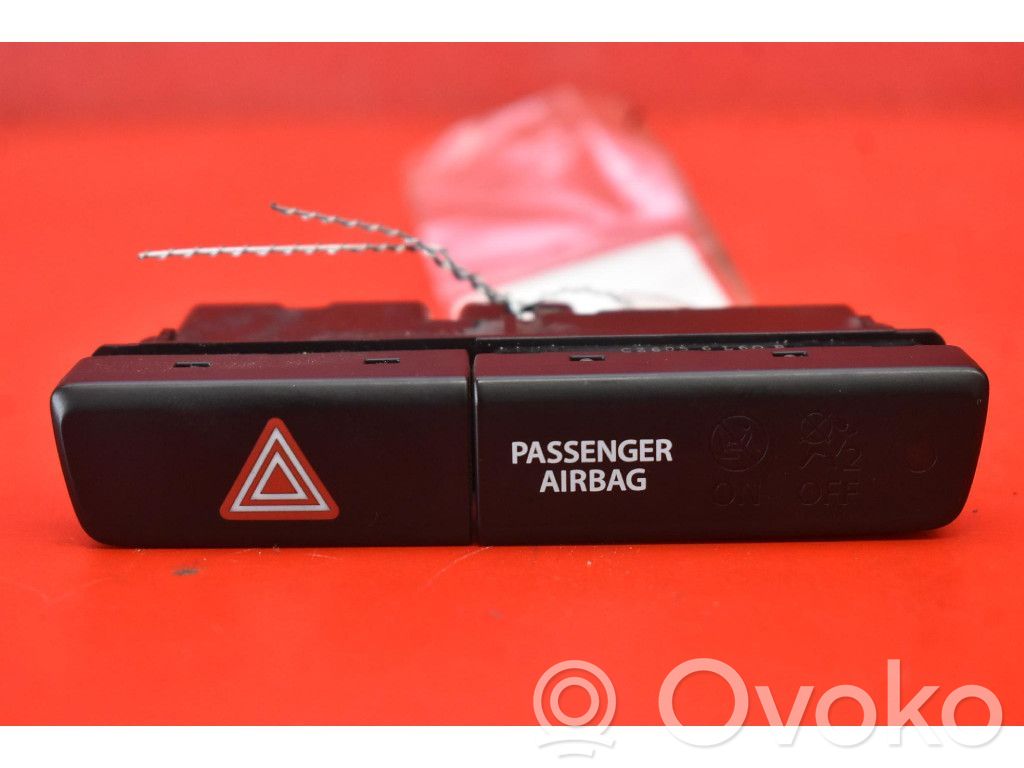 Suzuki Grand Vitara II Interruttore luci di emergenza 